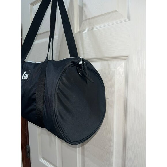 New Zyia Active Black Duffel Gym Bag With Adjustable Strap & Multiple Compartmen - Picture 7 of 11
